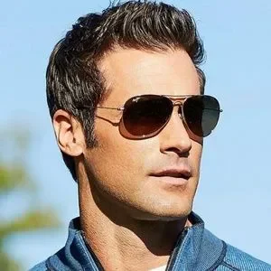 Maui Jim Mavericks Aviator in Gold Titanium Frame w/ Bronze Lens Amazon.com: Maui Jim Men main image 4